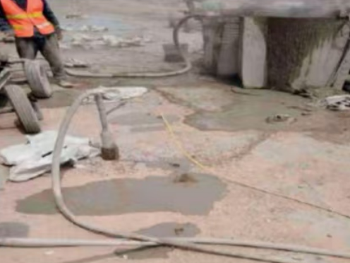 屯城镇水泥混凝土路面板底注浆技术 路面脱空注浆整治方案