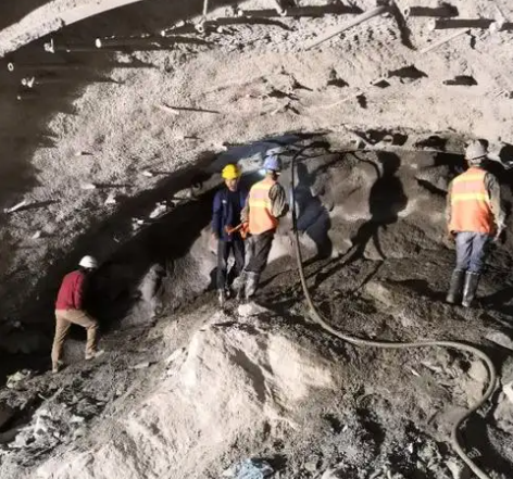 屯城镇拱顶带模注浆料的施工流程及注意事项